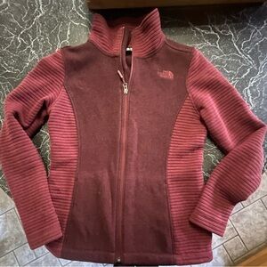 The North Face Jacket in maroon/burgundy